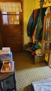 lot 405 image: Content of mudroom entrance to incl...