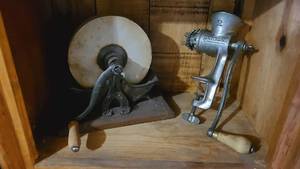 lot 413 image: Antique C.S. Co. hand cranking Tabl...