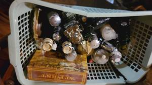 lot 415 image: Collection of assorted Avon perfume...