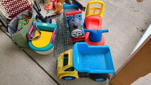 lot 445 image: Assortment of childrens ride-on to...