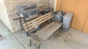 lot 453 image: Small corner lot with two grills an...