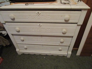 lot 6 image: Antique Dresser