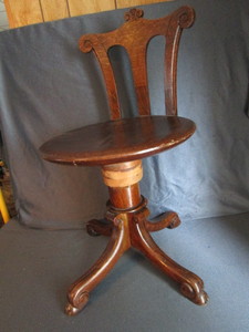 lot 7 image: Antique Organ Stool