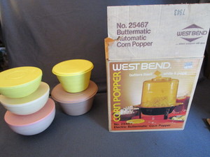 lot 15 image: West Bend Popcorn Popper & Bowls