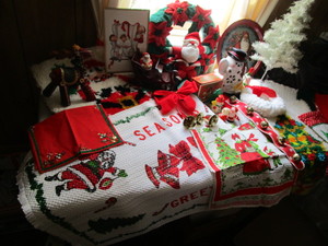 lot 42 image: Christmas Decorations