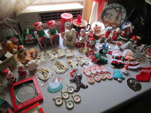 lot 46 image: Christmas Decorations