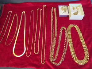 lot 53 image: Gold Chains