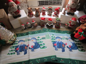 lot 50 image: Christmas Decorations