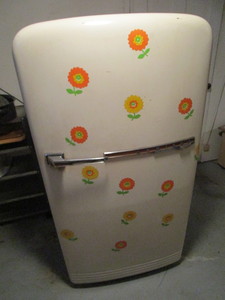 lot 3 image: Vintage Admiral Refrigerator