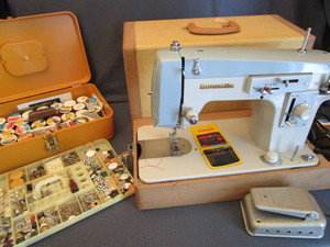 lot 67 image: Domestic Portable Sew Machine