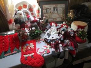 lot 75 image: Christmas Decorations