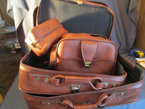 lot 88 image: Luggage Set - Vintage