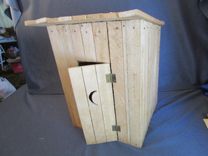 lot 72 image: Wooden Outhouse