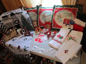 lot 85 image: Christmas Decorations