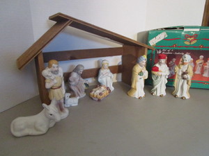 lot 86 image: Creche & Figures