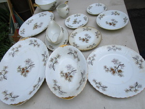 lot 125 image: Gold China - Victorian Pine Cone