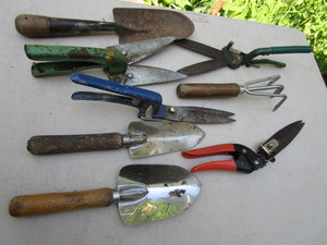 lot 136 image: Garden Tools