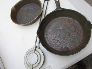 lot 137 image: Cast Fry Pan, Campfire Sandwich Maker
