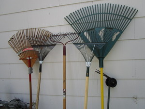 lot 171 image: Garden  Lawn Tools