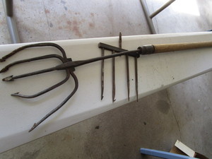 lot 175 image: Vintage Spears