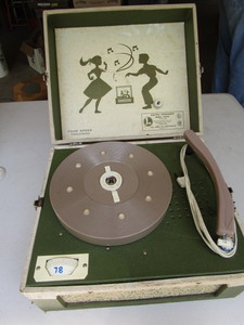 lot 176 image: Lionel Record Player