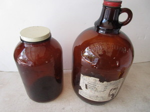 lot 193 image: A&W Root Beer Jug