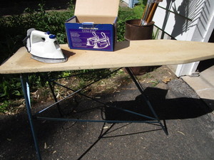 lot 200 image: Vintage Kalo Iron Board, Steam Iron
