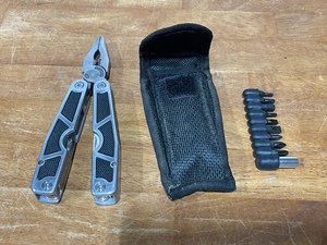 lot 34 image: Multi Tool
