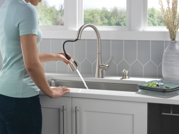 lot 339 image: Delta Auburn 19835Z-SPSD-DST Single Handle Pull-Down Kitchen Faucet With Soap Dispenser And ShieldSpray Technology In Spotshield Stainless