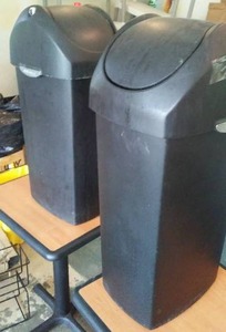 lot 9 image: Trash Cans (2)