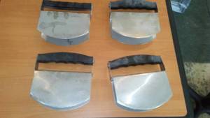 lot 11 image: Kitchen Cutters (4)