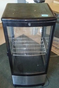 lot 20 image: Mini Fridge-Cool.