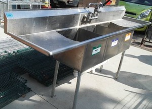lot 51 image: 3 Compartment Sink, Stainless. Elite