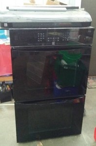 lot 52 image: Kenmore Convection Double Oven - Like NEW condition.