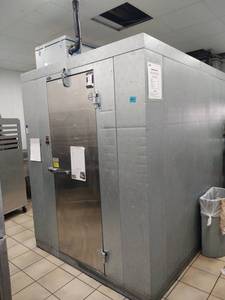 lot 30-1 image: Walk In Cooler and Freezer. Each area is 6 x7 feet. Nor Lake brand. excellent condition. 24 pictures