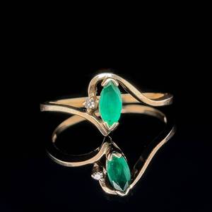 lot 36 image: Marquise Natural Emerald & Round Brilliant Cut Diamond Artisan Toi et Moi Bypass Wire Estate Ring in Yellow Gold