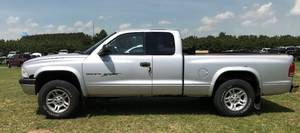 lot 3 image: 2001 Dodge Dakota Sport 4x4