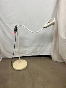 lot 46 image: MSRP $800 Welch Allyn LS135 Goose Neck Flexible Medical Exam Light Diagnostic Lamp Nice Condition - Great For Mechanics or Crafting Too
