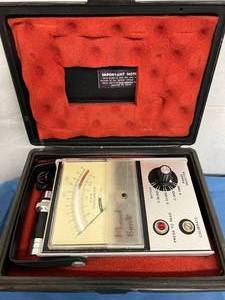 lot 62 image: Retro Cool Vintage Ametek C-891 RPM Tachometer with Case - Great Working Condition