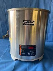lot 11 image: MSRP $1200 Med-Tec Rite-Hete 12 Quart Production Melter - Great Working Condition