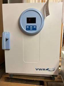 lot 25 image: MSRP $2600 VWR 2.3CF Gravity Convection Oven -&nbspthe optimal choice for heating and drying of delicate samples that require a gentle airflow - Excellent Working Condition