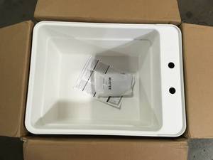 MUSTEE 18 in. x 24 in. Plastic Utilatub Single Laundry Tub in White  Customer Returns See Pictures