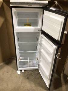 lot 36 image: Vissani 7.1 cu. ft. Top Freezer Refrigerator in Stainless Steel dented  Customer Returns See Pictures