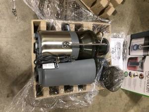 lot 43 image: Hamilton Beach Premium Big Mouth 2-Speed Stainless Steel Juice Extractor Customer Returns See Pictures