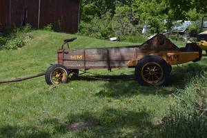 lot 33 image: Minneapolis Moline LS300 Dry Manure Spreader