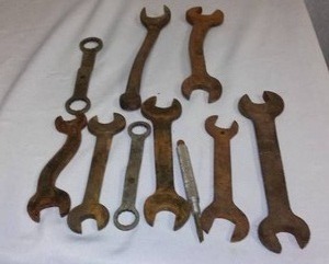 lot 107 image: vintage tools - Wrenches (9)