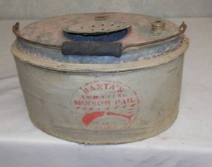 lot 110 image: Bantas Aerating Minnow Pail, 10 Qt.