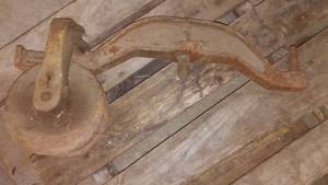 lot 123 image: Pulley With Bar.
