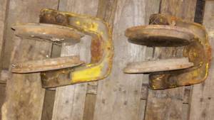 lot 124 image: Pullies (2)