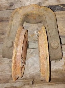 lot 126 image: Pulley With Bar.